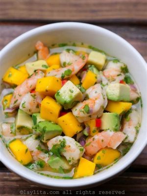  Ceviche de Camarones: Smak morza w pikantnej limonowej marinadzie!