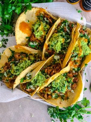  Tacos al Pastor? A Symphony of Sweet and Savory Spices Dancing on Your Tongue!