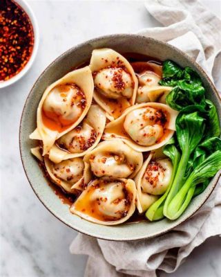   Wonton w pikantnym bulionie - Czy możesz oprzeć się kuszącemu połączeniu miękkiej tekstury i intensywnego smaku?